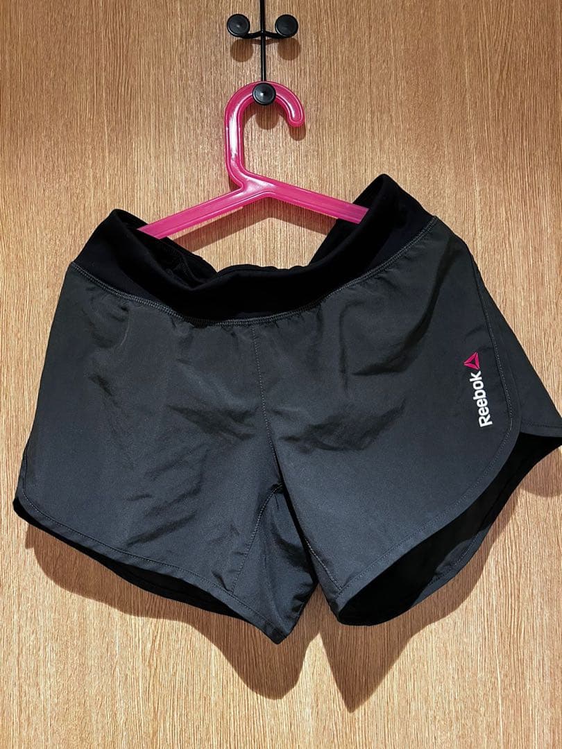Reebok ブラック ショートパンツ 2XSの写真2枚目