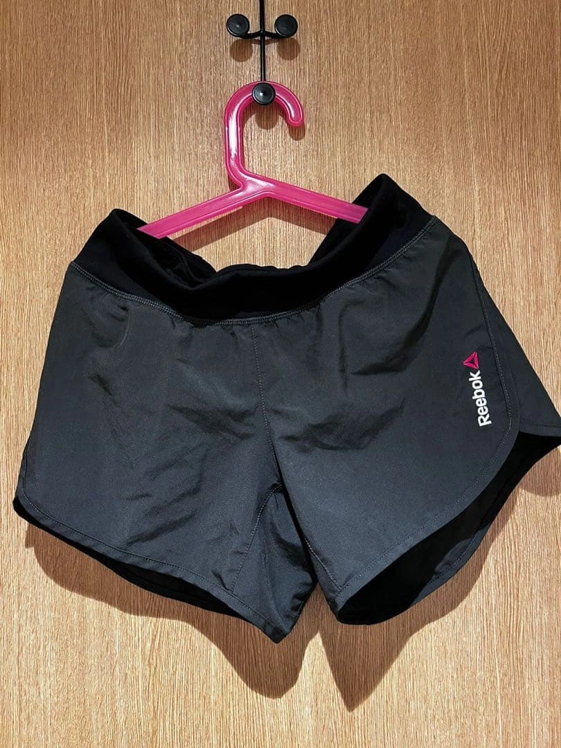 Reebok ブラック ショートパンツ 2XSの写真2枚目