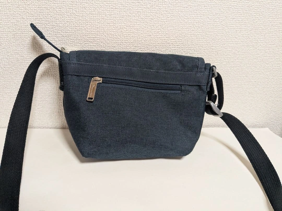 Champion ショルダーバッグ 紺 ミニ 斜め掛けの写真2枚目