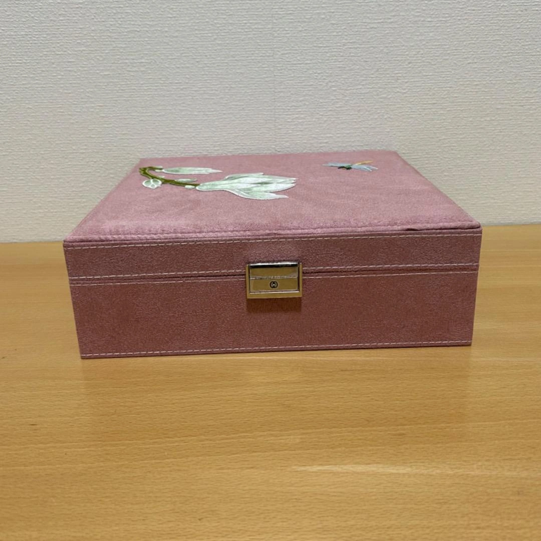 ❤️1点限定品❤️ジュエリーBOX 刺繍 花柄 2段収納 ピンク 鍵付きの写真4枚目