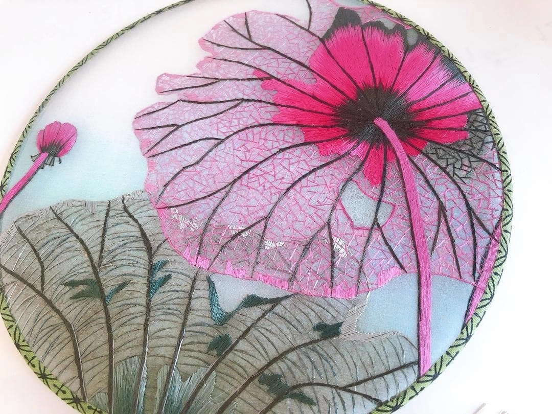 中国四大伝統刺繍 両面刺繍 シルク素材 中国蘇州伝統工芸品 高級うちわ扇子団扇の写真3枚目