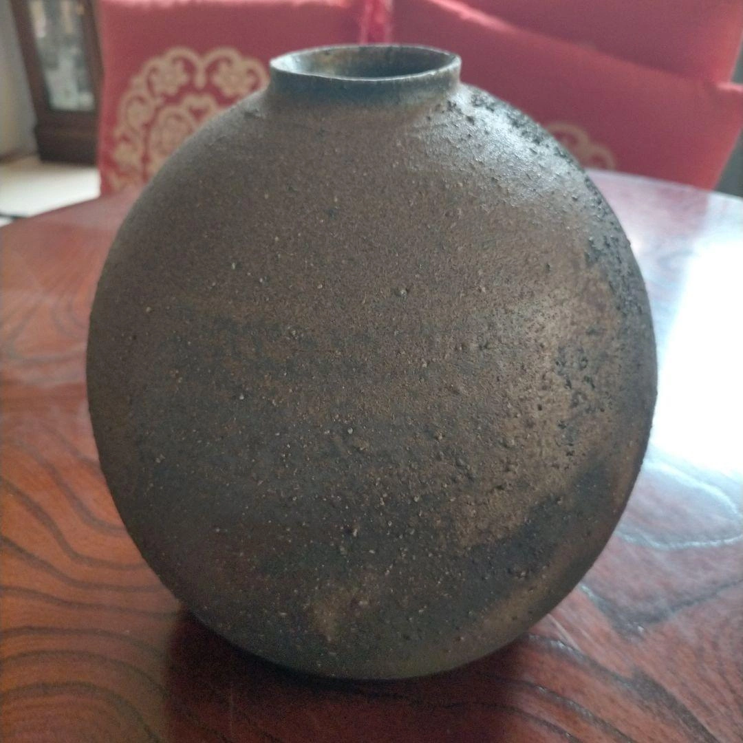 備前焼 畝尾 典秀作 黒色陶器 球形花瓶の写真3枚目