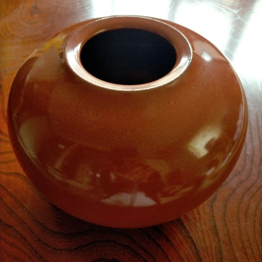 鉄砂秞 茶色の丸型花瓶