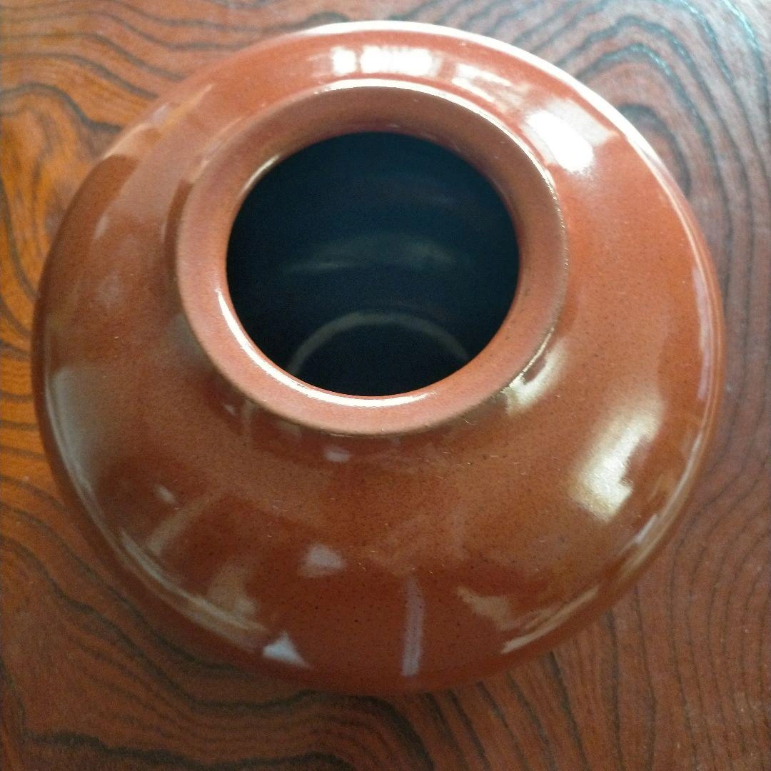 鉄砂秞 茶色の丸型花瓶の写真2枚目