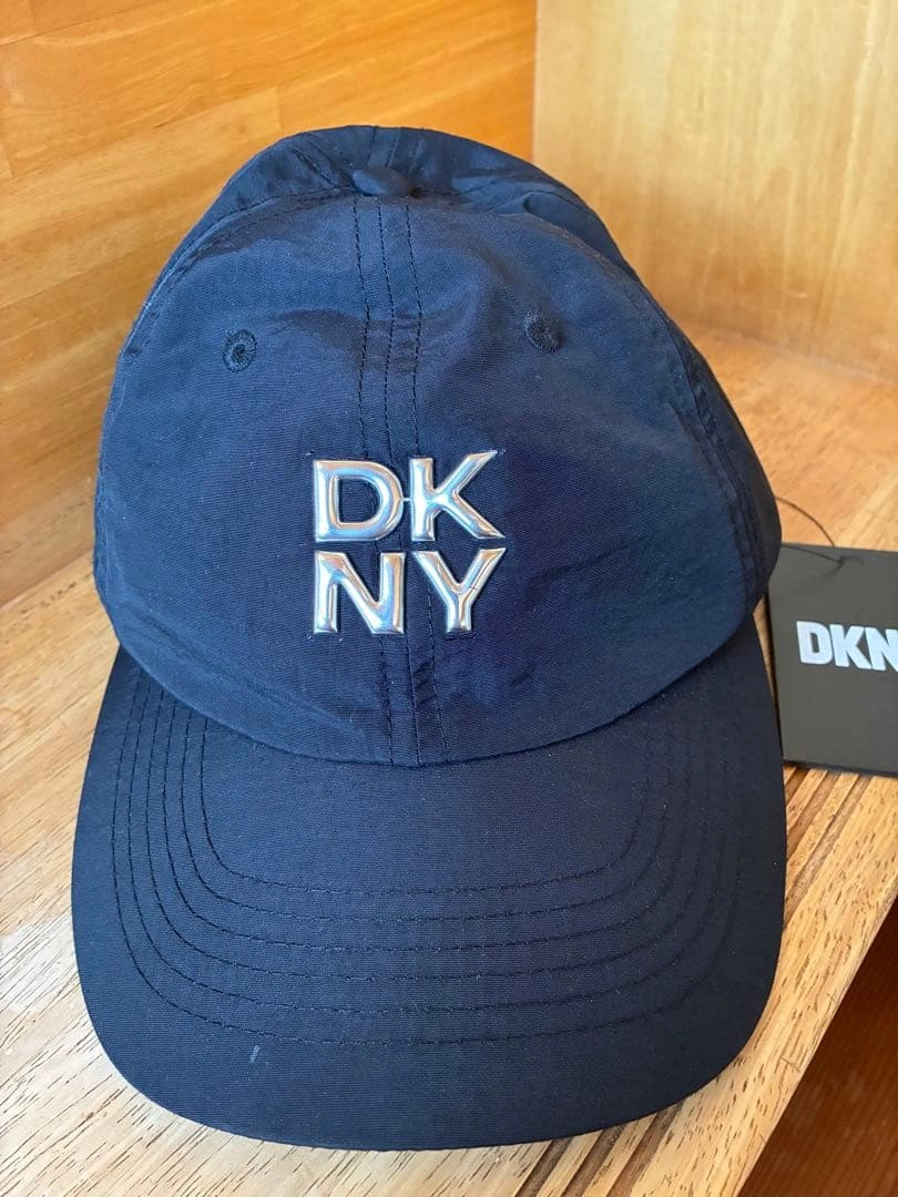 SALE‼️新品タグ付きDKNY ブラックキャップ ユニセックス