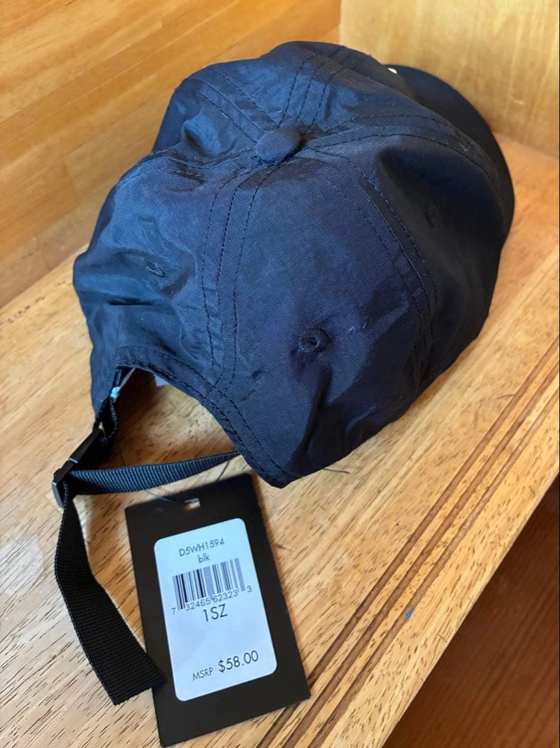 SALE‼️新品タグ付きDKNY ブラックキャップ ユニセックスの写真3枚目