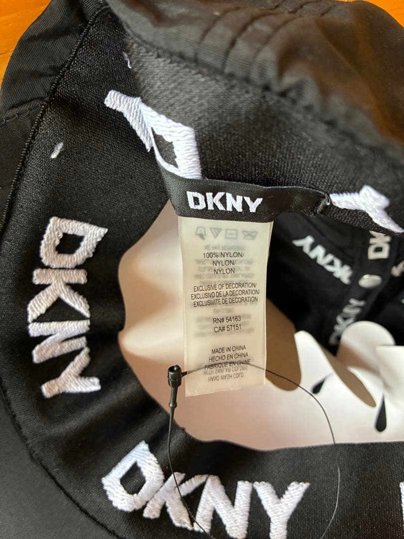 SALE‼️新品タグ付きDKNY ブラックキャップ ユニセックスの写真5枚目