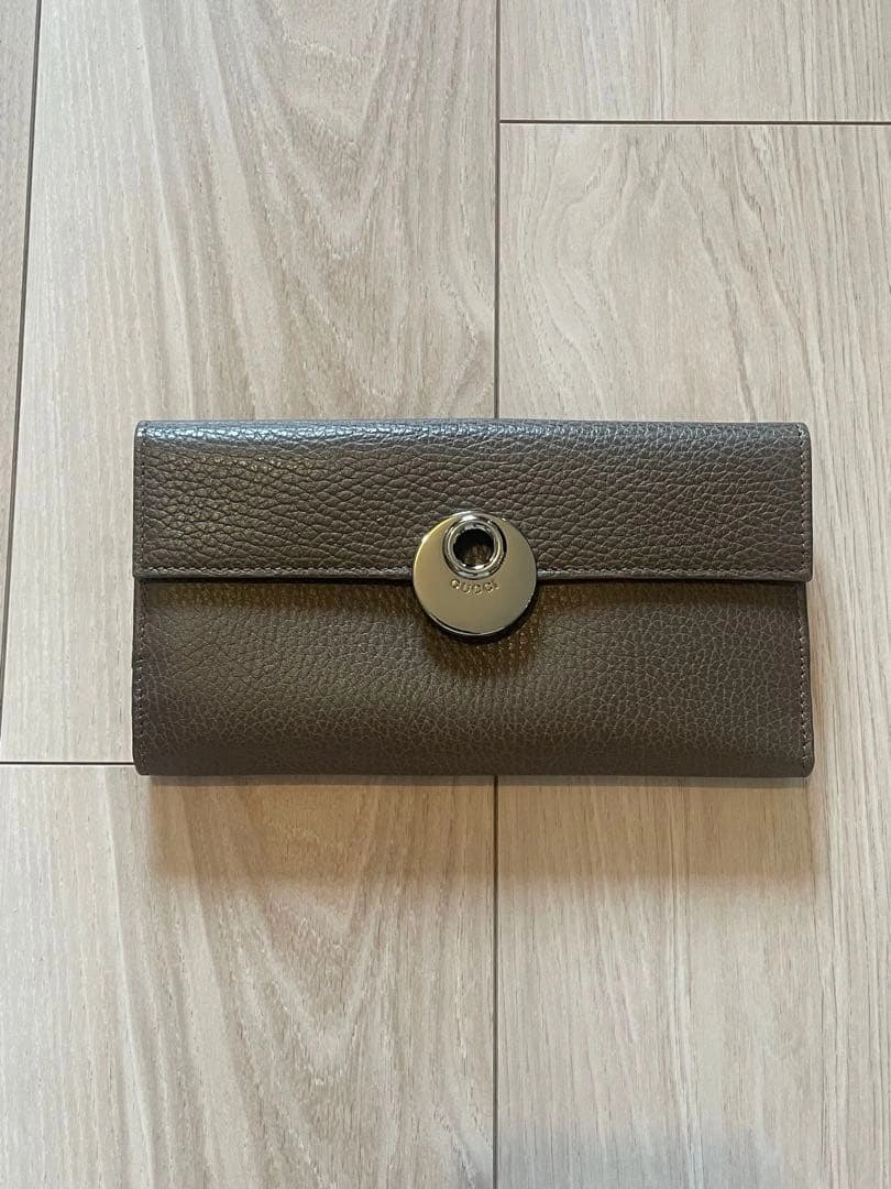 美品 GUCCI シルバーロゴ シボレザー Wホック 長財布 ブラウンの写真3枚目