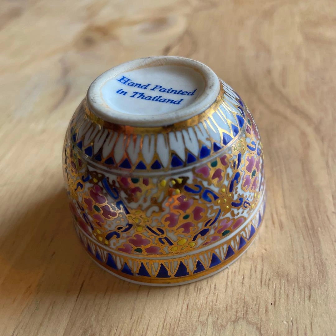 タイ製 ハンドペイント 陶器 小鉢 ぐい呑み 金彩 花柄 ヴィンテージ 骨董品の写真9枚目
