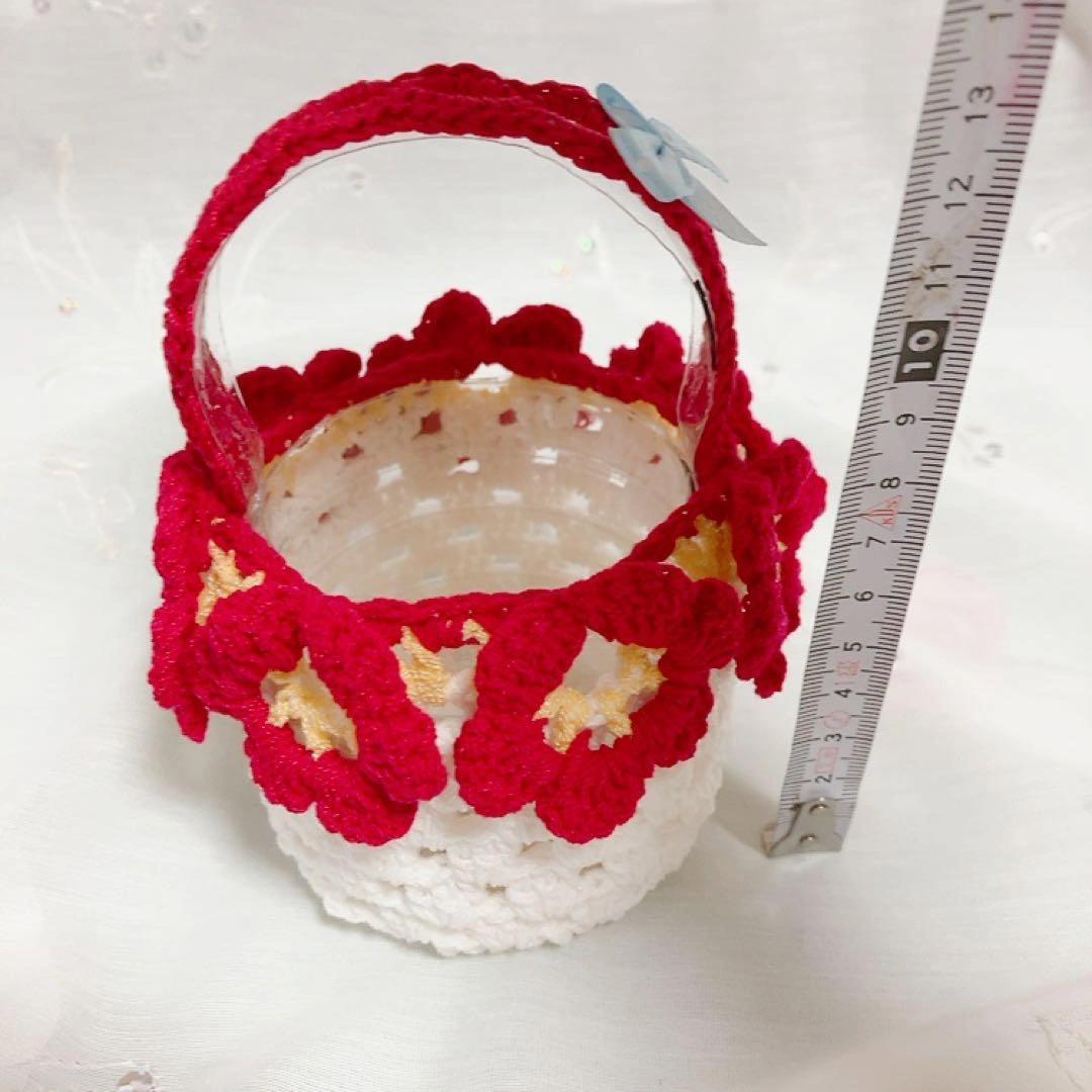 花籠 小物入れ ハンドメイド 毛糸 白色✖️赤 花つきの写真3枚目