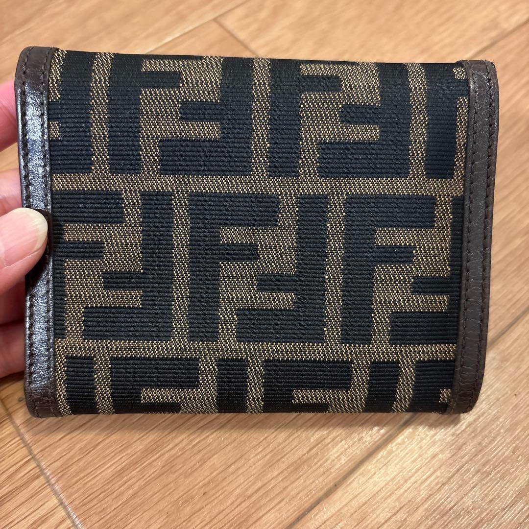 FENDI ズッカ柄 二つ折り財布の写真2枚目