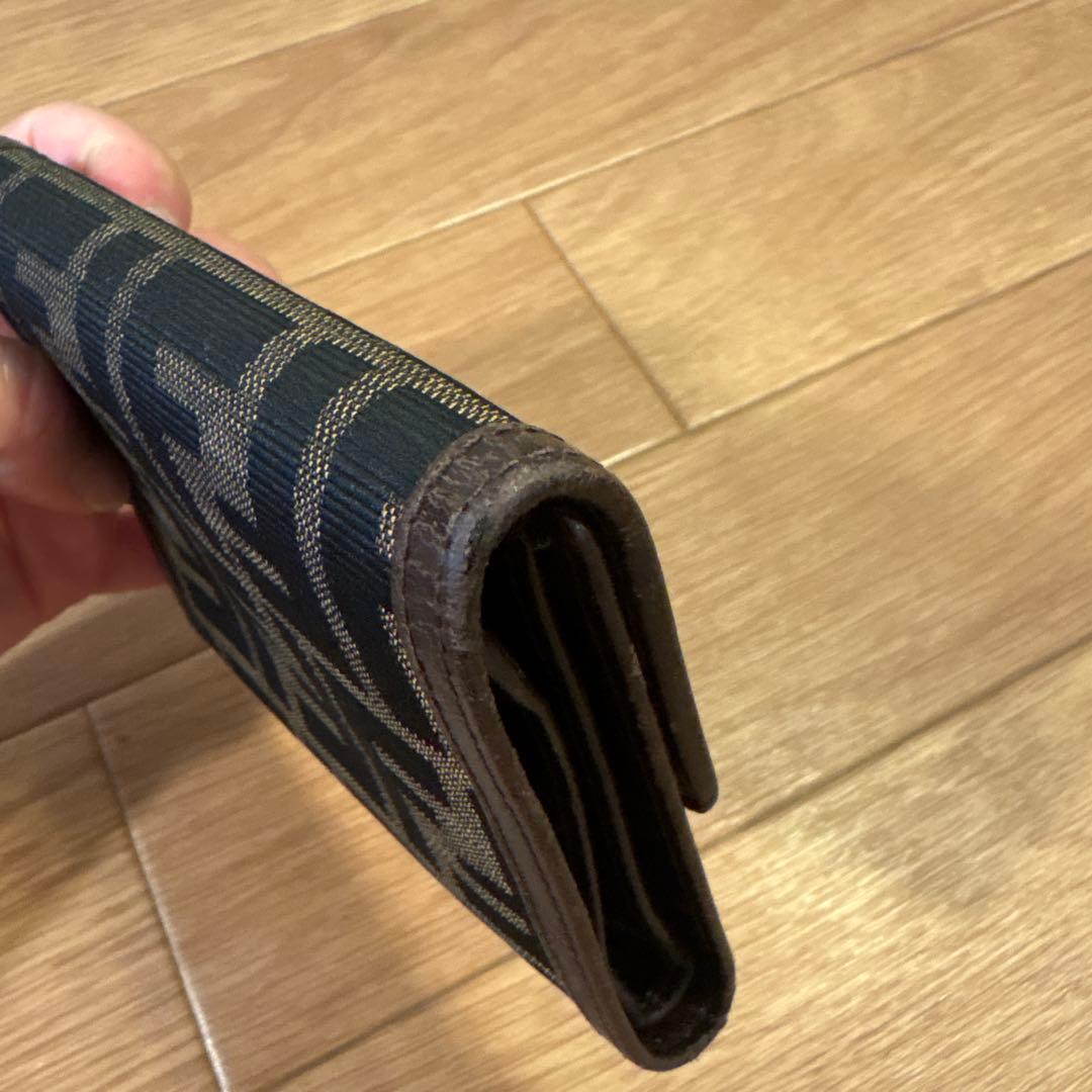 FENDI ズッカ柄 二つ折り財布の写真3枚目
