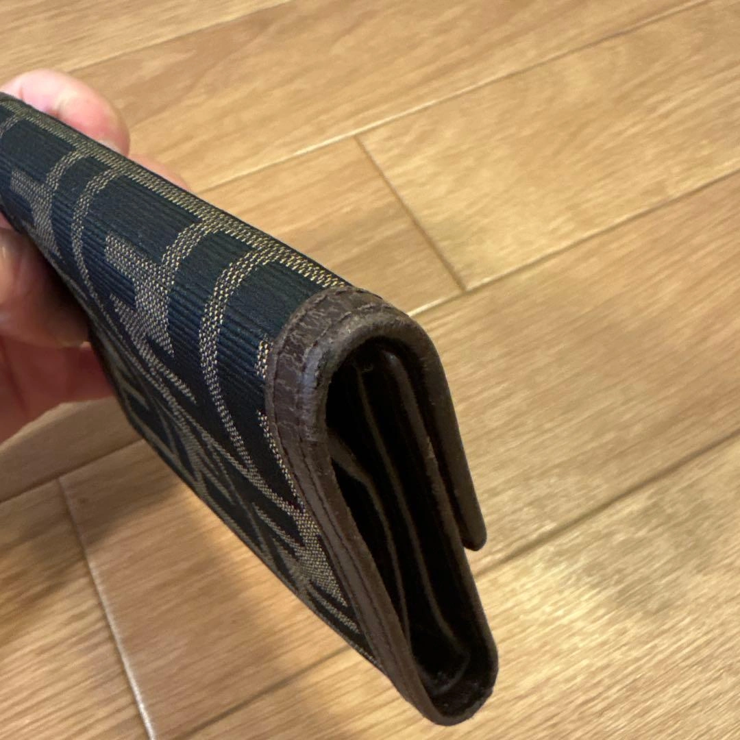 FENDI ズッカ柄 二つ折り財布の写真3枚目