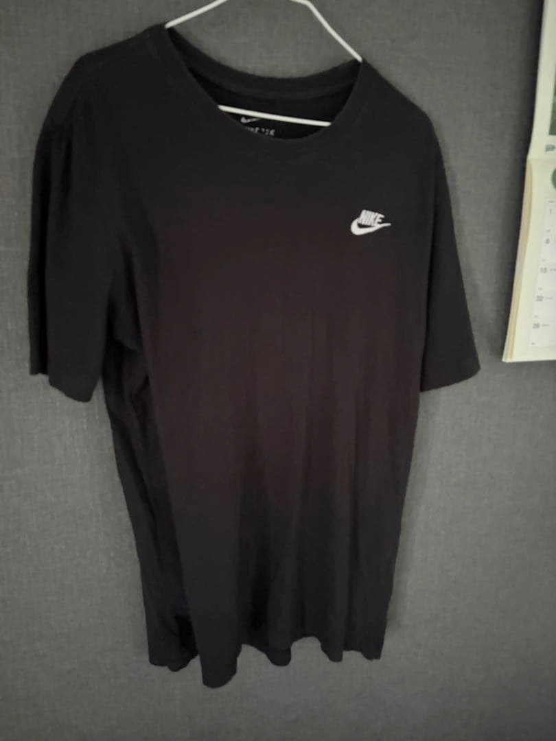 NIKE Tシャツ ブラック 刺繍ロゴ