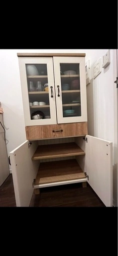 フレンチカントリー調キャビネットの写真2枚目