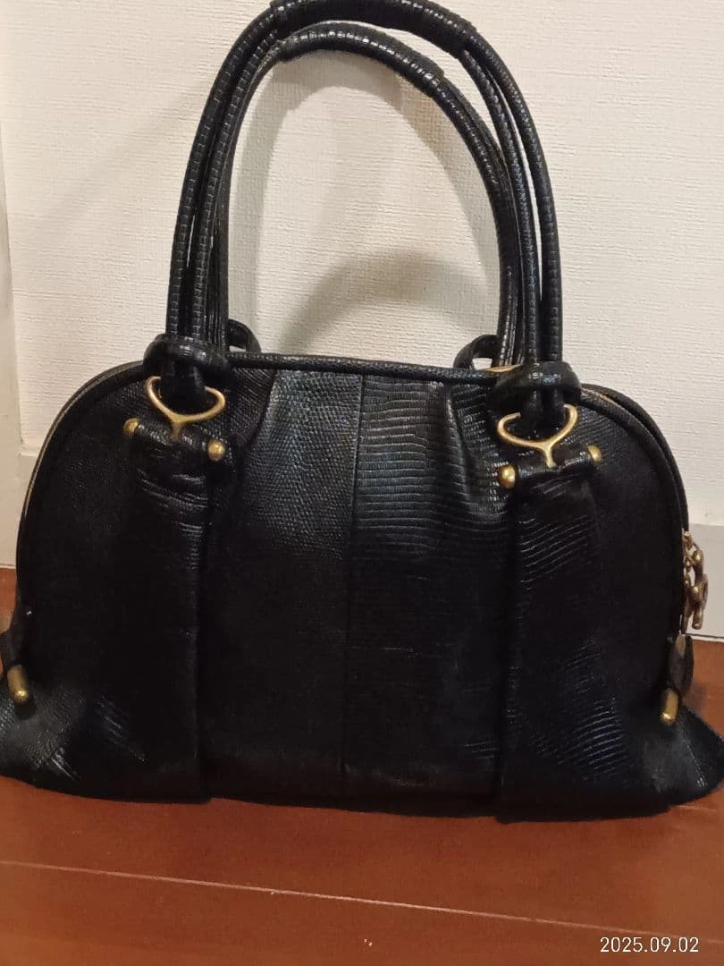 【TOFF&LOADSTONE】 タッセル付き トートバッグ 黒の写真2枚目