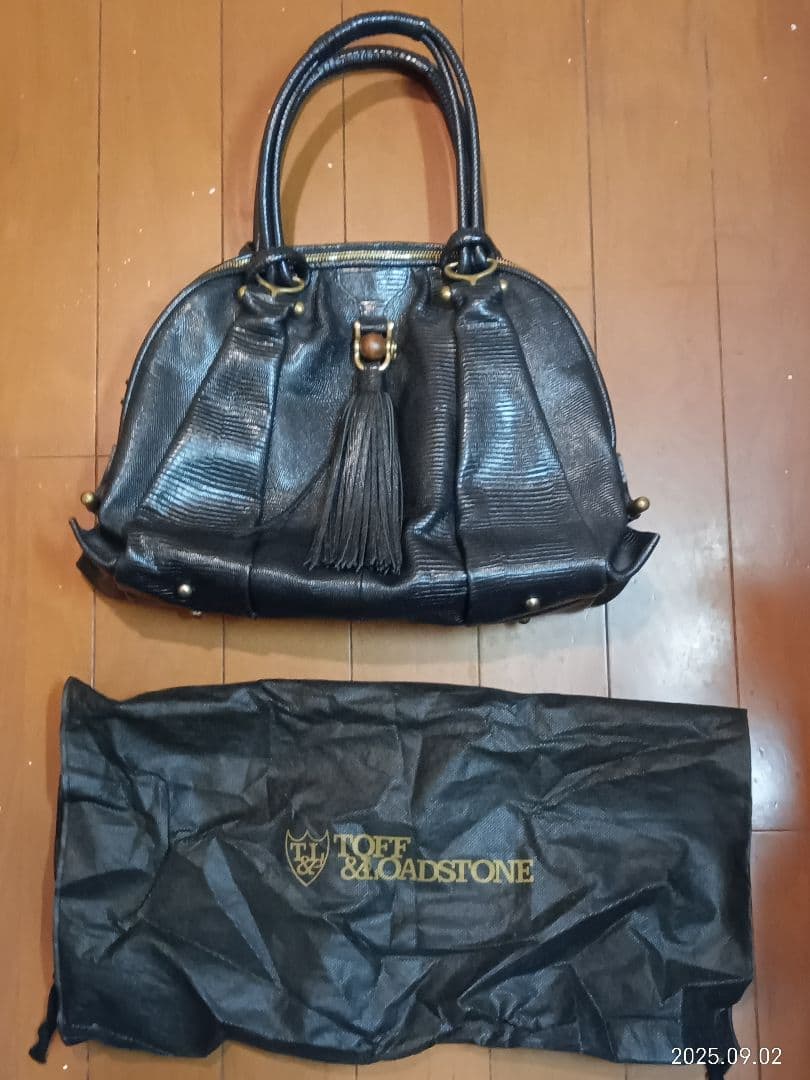【TOFF&LOADSTONE】 タッセル付き トートバッグ 黒の写真3枚目