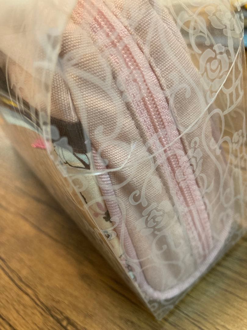LAURA ASHLEY タオルハンカチ、ポーチ、手鏡の写真3枚目