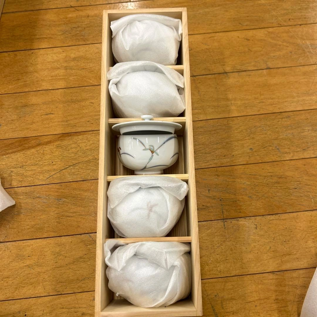 青と赤の模様 湯飲み5個セット