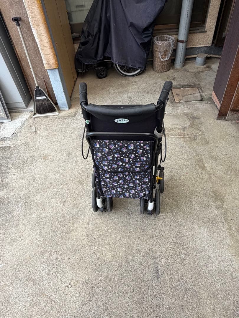 介護 手押し車 歩行器　椅子付　折たたみ