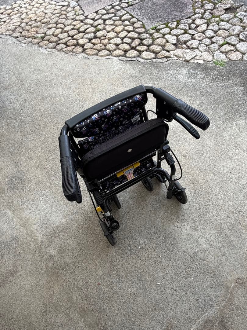 介護 手押し車 歩行器　椅子付　折たたみの写真3枚目