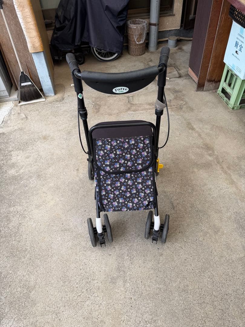 介護 手押し車 歩行器　椅子付　折たたみの写真6枚目