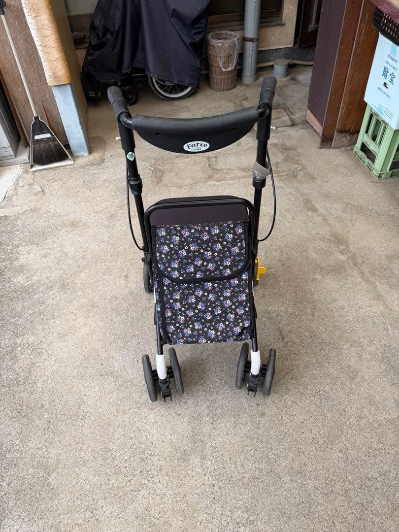 介護 手押し車 歩行器 椅子付 折たたみの写真6枚目