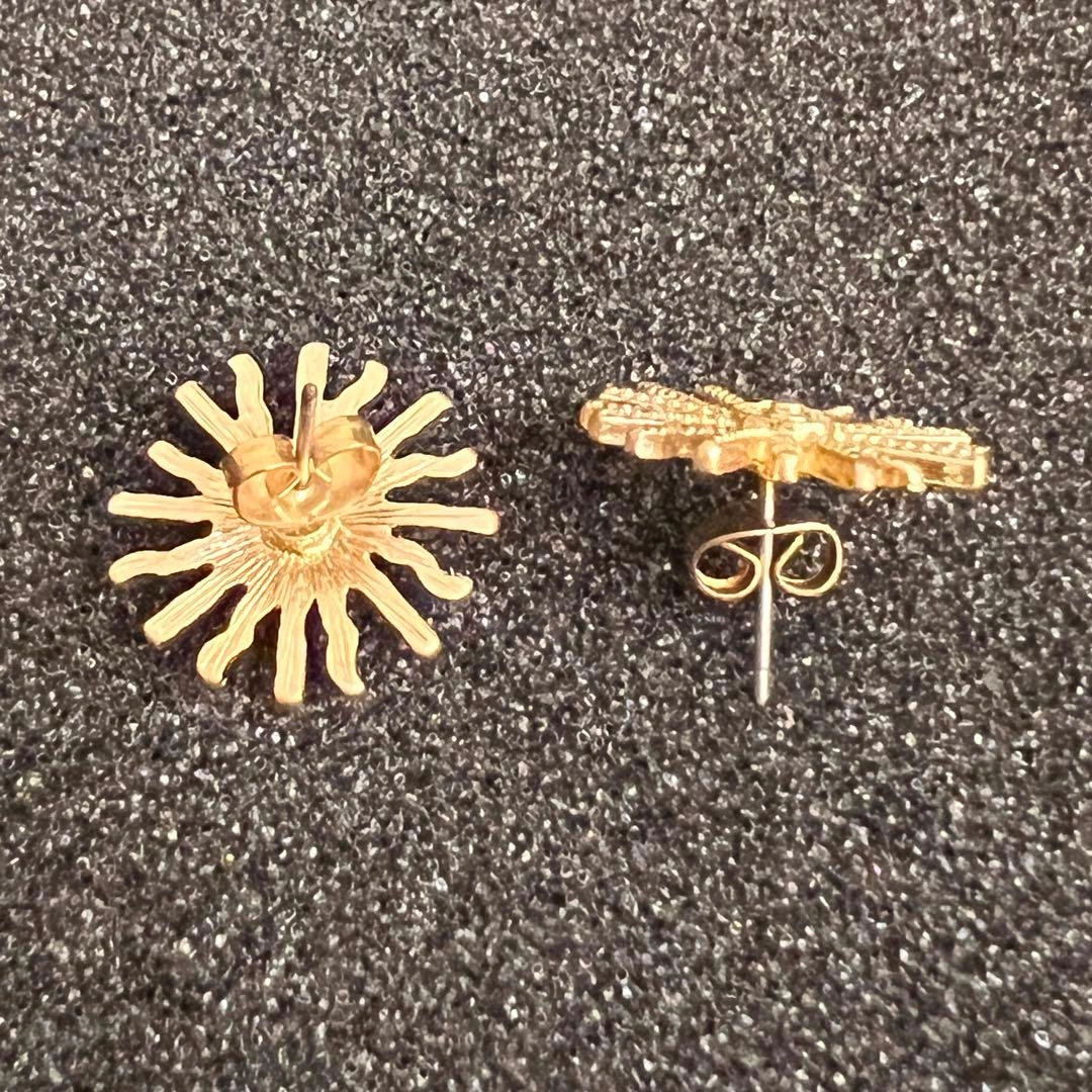 太陽モチーフ スタッドピアス(直径1.8cm)の写真4枚目