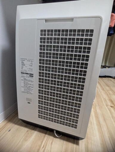 SHARP KC-HD70-W（除湿加湿両用空気清浄機）の写真3枚目