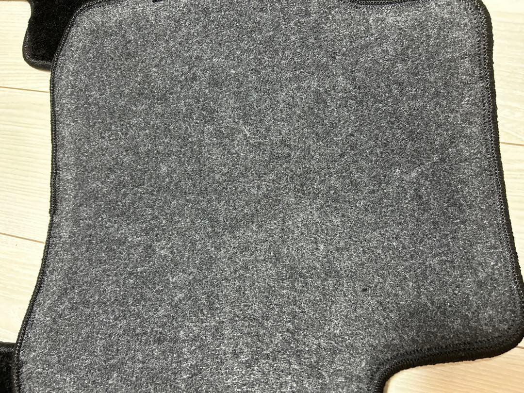 未使用品　メルセデス・ベンツ　マイバッハ GLS600 リアマットの写真3枚目