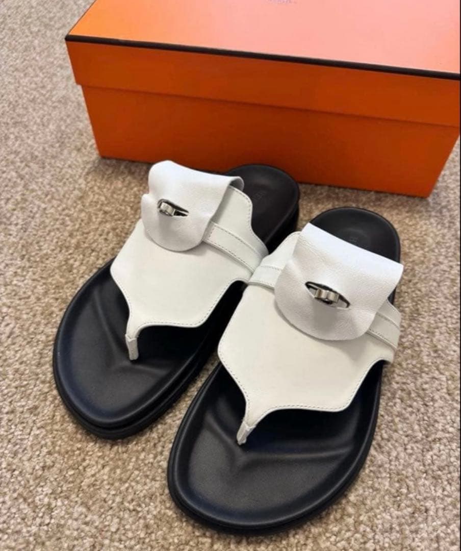 新品　HERMES アンピール　サンダルの写真2枚目