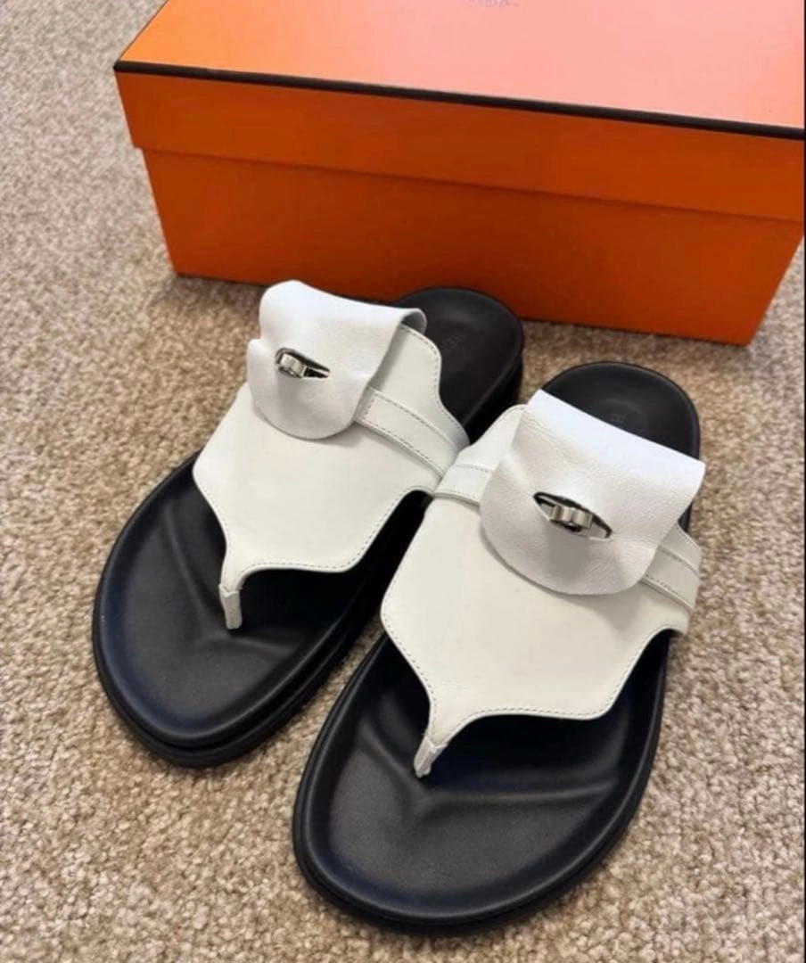 新品 HERMES アンピール サンダルの写真2枚目