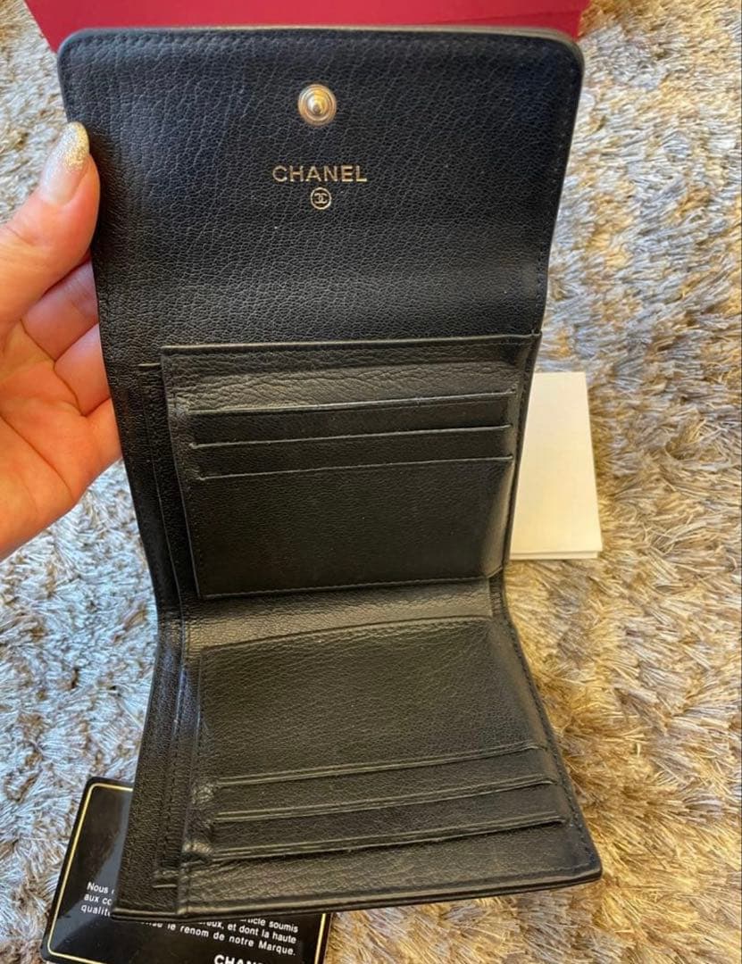 CHANEL シャネル　コンパクト財布の写真2枚目