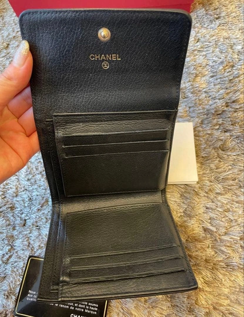 CHANEL シャネル コンパクト財布の写真2枚目