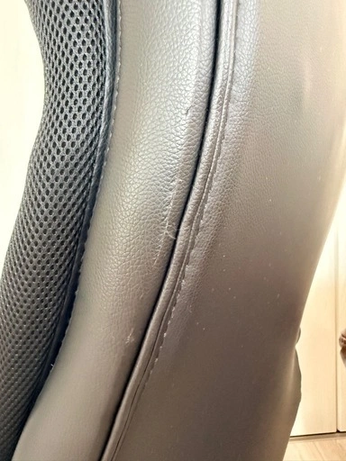 ニトリ オフィスチェア ハイバック 可動肘 ロッキング機能付き ブラックの写真4枚目