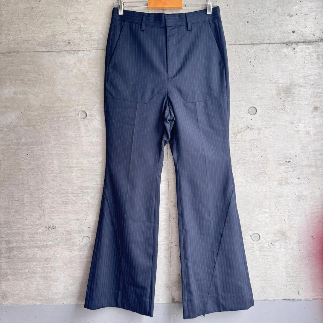 美品 UNITED TOKYO ストライプ フレアパンツ 1 ダークネイビーの写真2枚目