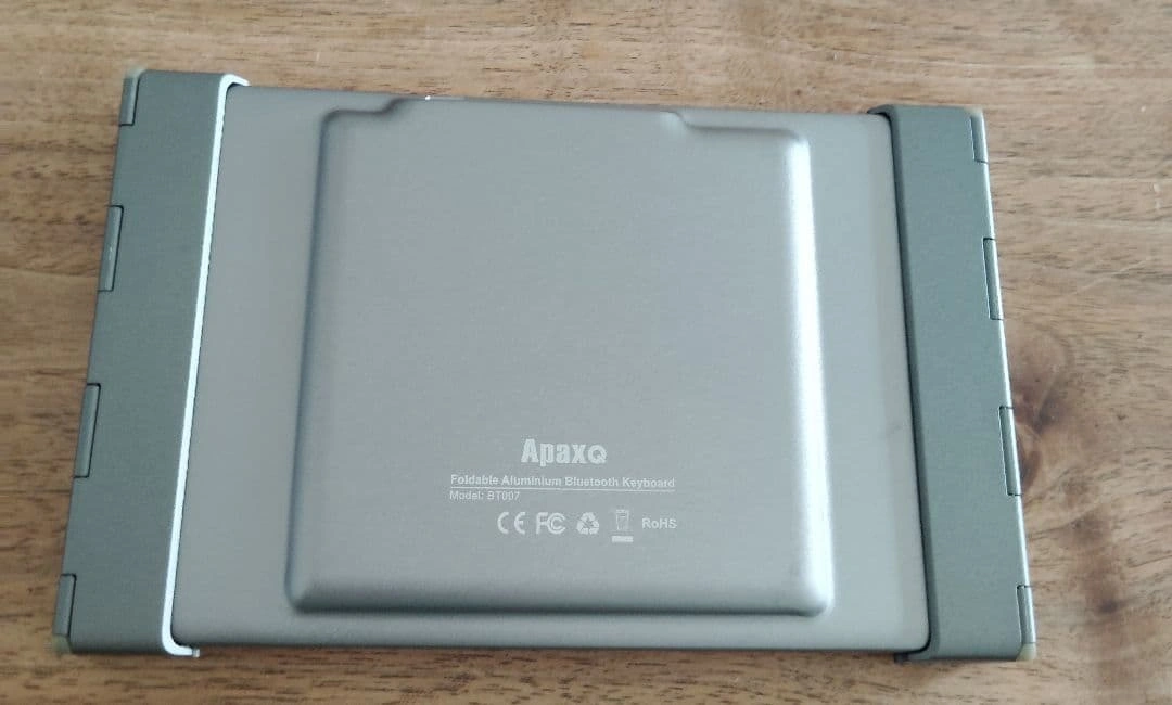 Apaxq 折りたたみ式 Bluetooth キーボード 本体の写真4枚目
