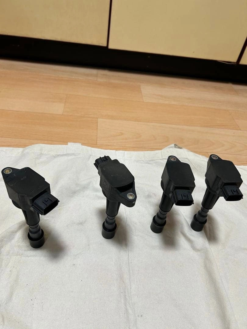 DE3FS 正常稼働品 イグニッションコイル 4個セット 黒 直立型 2端子の写真4枚目