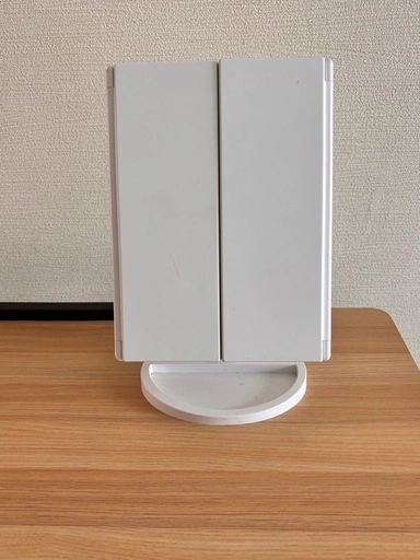 ライト付き3面ミラーの写真2枚目