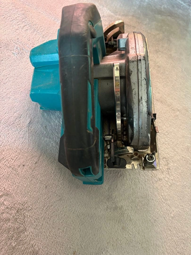 Makita 40Vmax 充電式マルノコ 本体 充電器 セットの写真3枚目