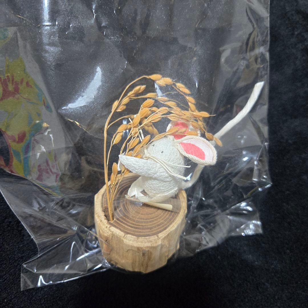 未使用 ちりめん細工 干支飾り 子 ねずみ 稲穂 切り株 土台 縁起物 置物の写真2枚目