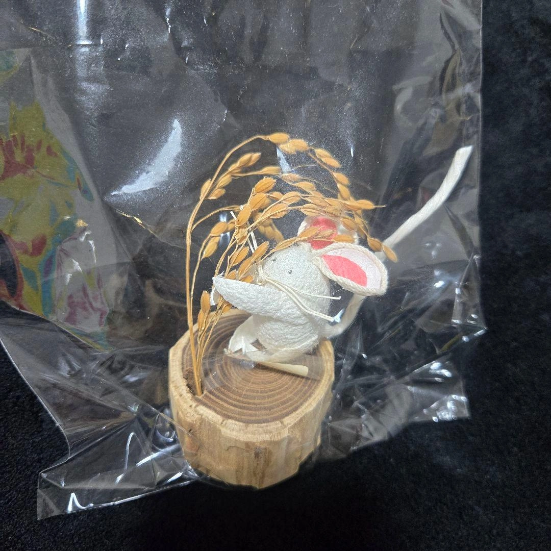 未使用 ちりめん細工 干支飾り 子 ねずみ 稲穂 切り株 土台 縁起物 置物の写真2枚目