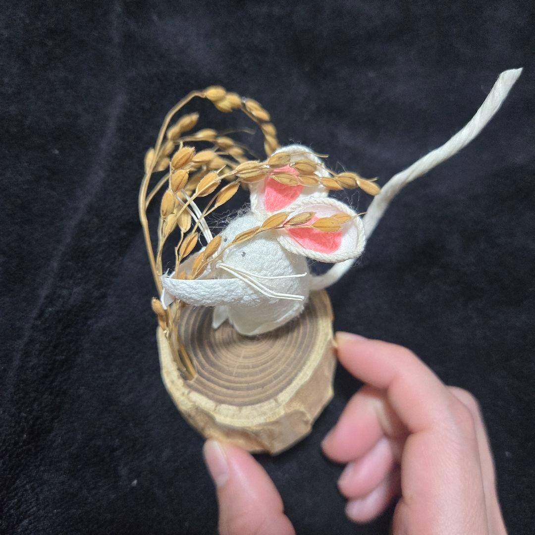 未使用 ちりめん細工 干支飾り 子 ねずみ 稲穂 切り株 土台 縁起物 置物の写真3枚目