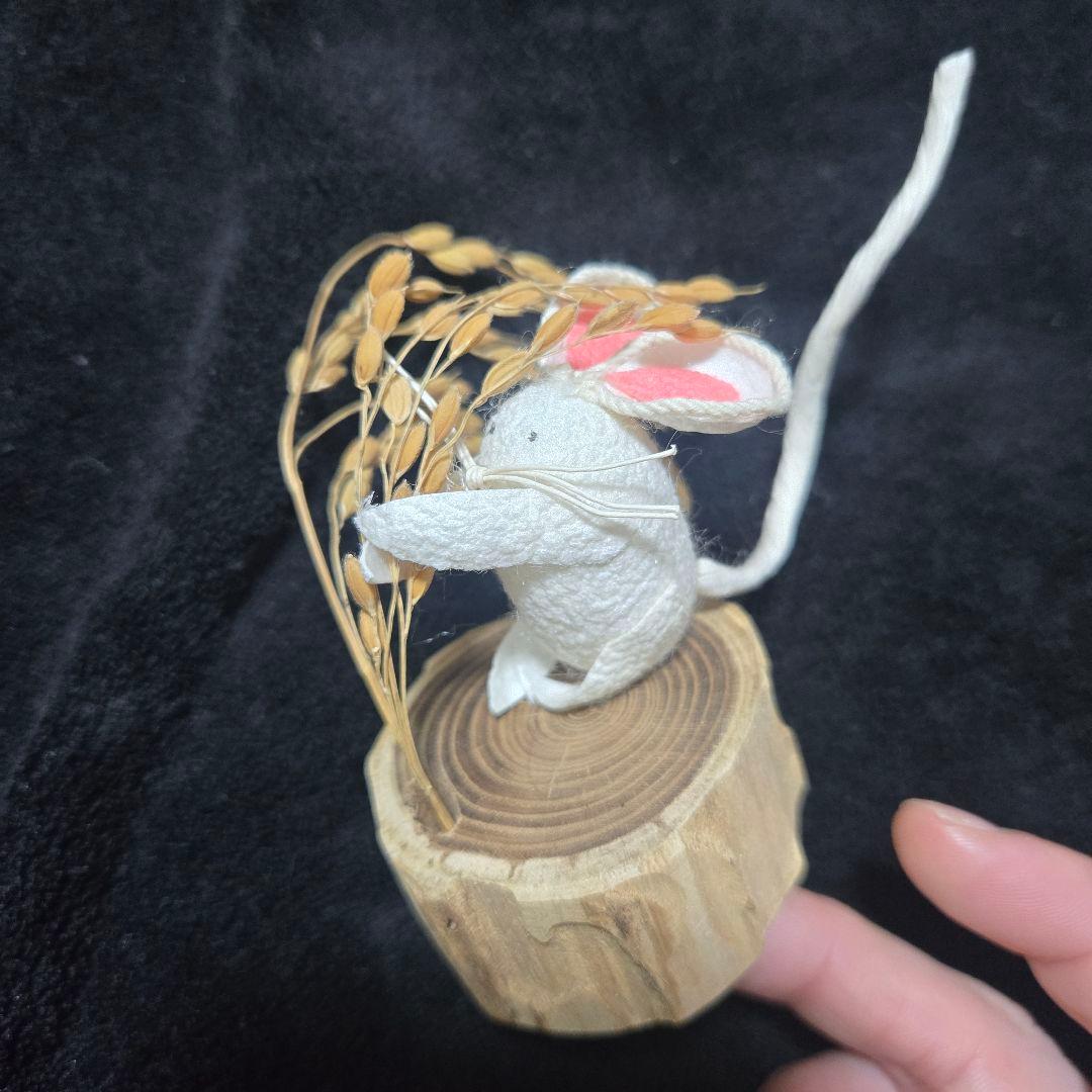 未使用 ちりめん細工 干支飾り 子 ねずみ 稲穂 切り株 土台 縁起物 置物の写真4枚目