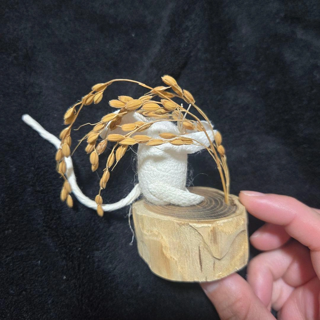 未使用 ちりめん細工 干支飾り 子 ねずみ 稲穂 切り株 土台 縁起物 置物の写真5枚目