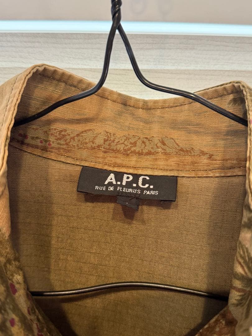 A.P.C. アーペーセー フランス製 総柄 ハーフジップ 半袖シャツの写真2枚目