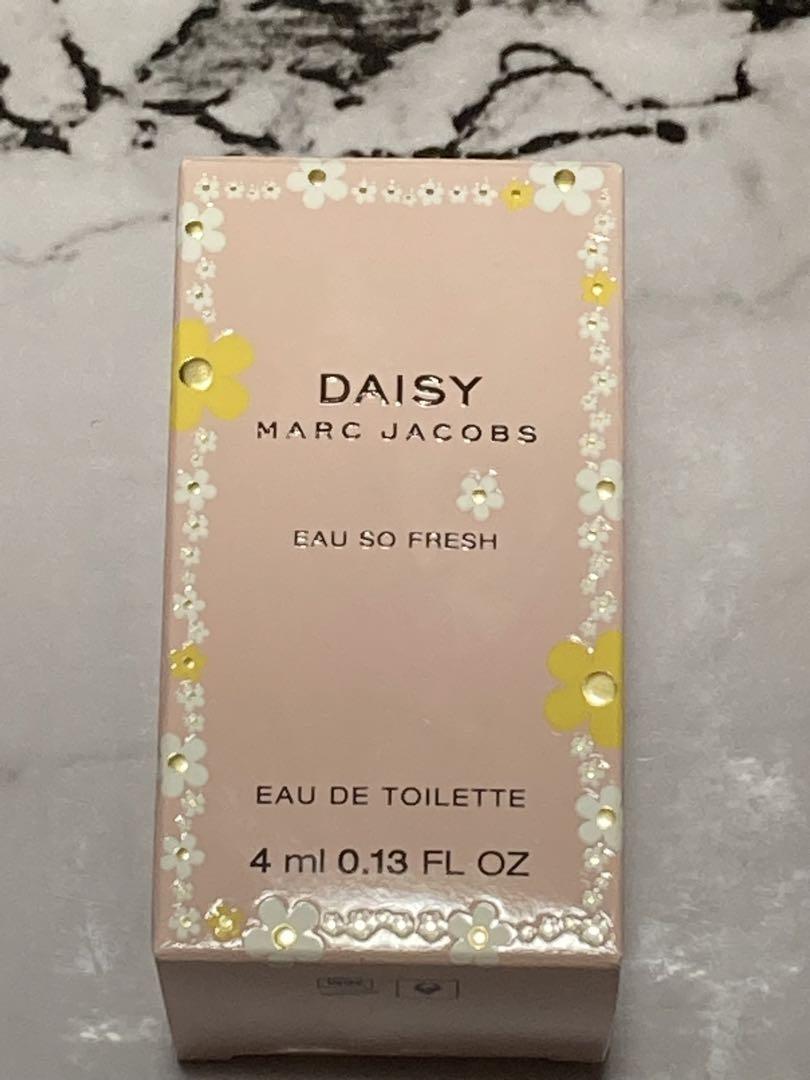 ♡新品♡MARK JACOBS DAISY EAU SO FRESH 4ml