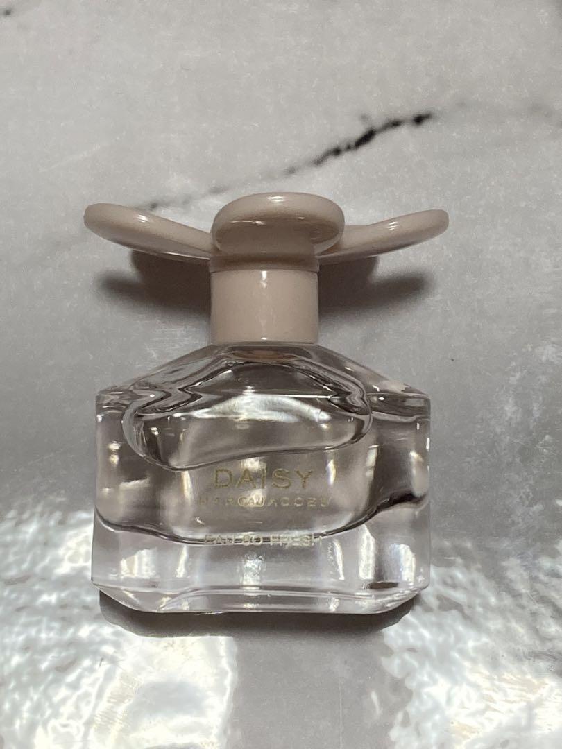♡新品♡MARK JACOBS DAISY EAU SO FRESH 4mlの写真3枚目