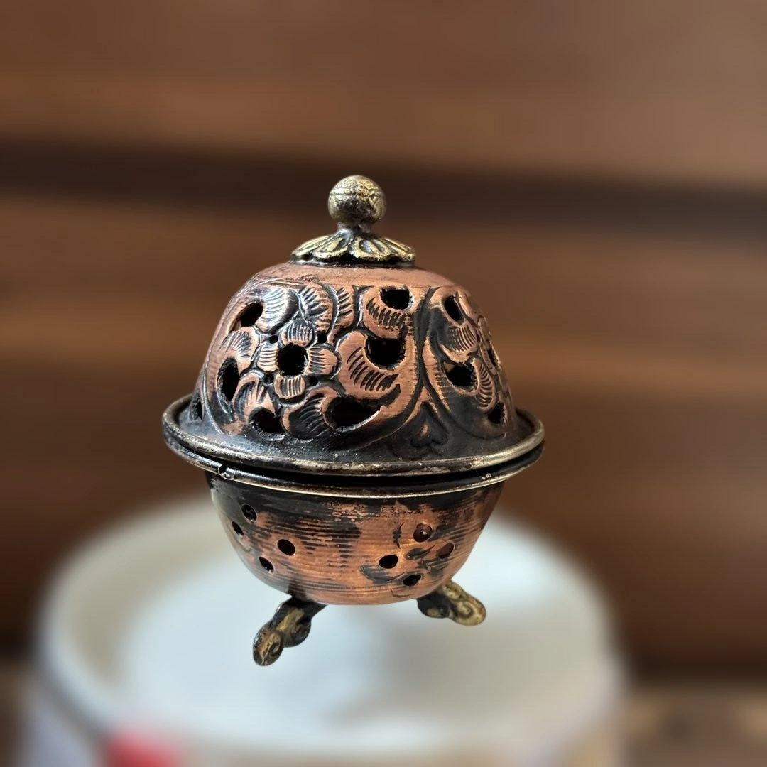 銅製花模様香炉
