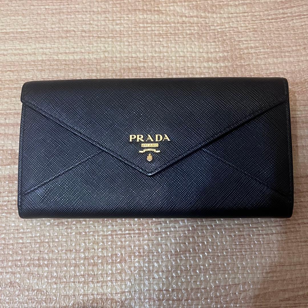 PRADA サフィアーノレザー レター型 長財布 ブラックの写真2枚目